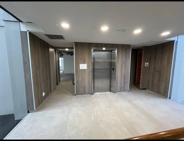 434M² OFFICE TO LET IN RONDEBOSCH